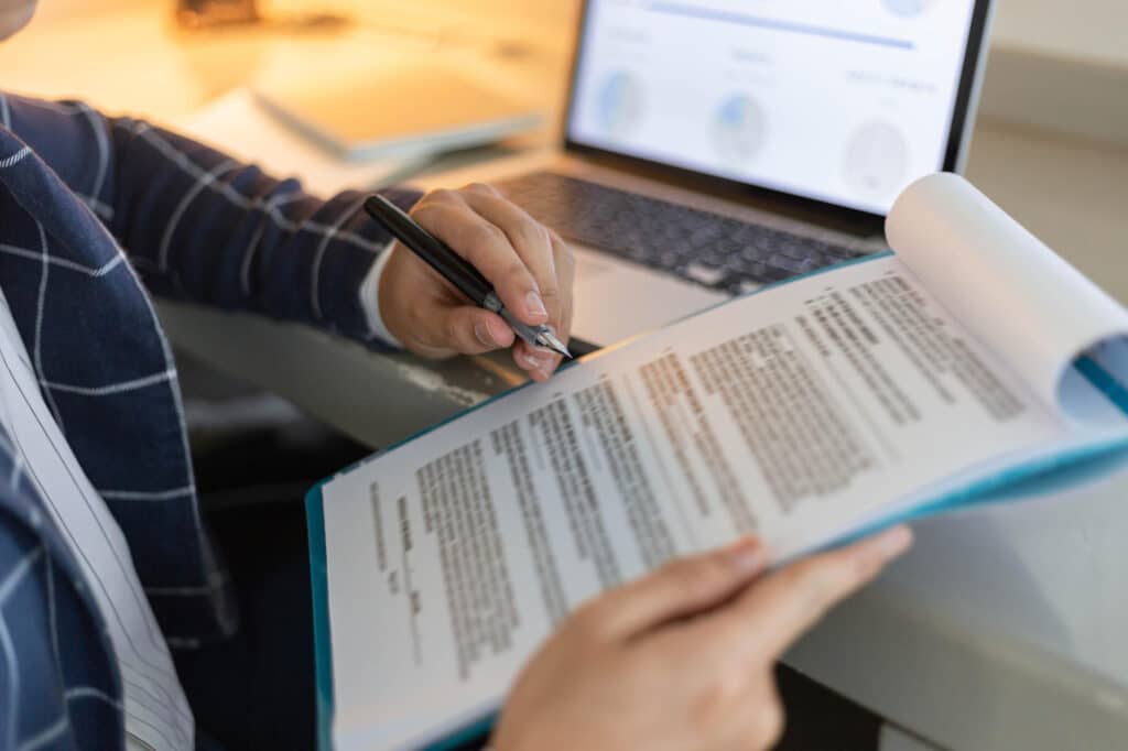 welche klauseln im arbeitsvertrag sind unwirksam